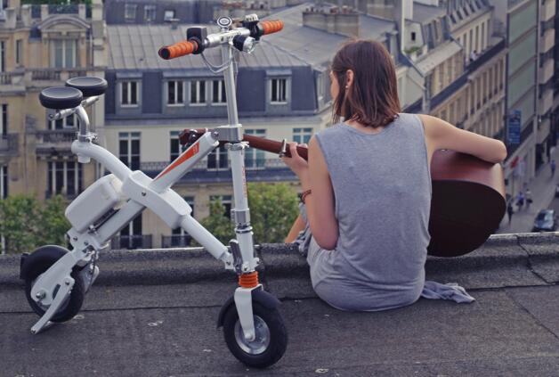 Lo más importante, Airwheel de pie scooter eléctrico puede ayudar a los usuarios para relajarse durante el viaje. 