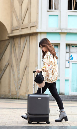 Airwheel SR5 smart suitcase