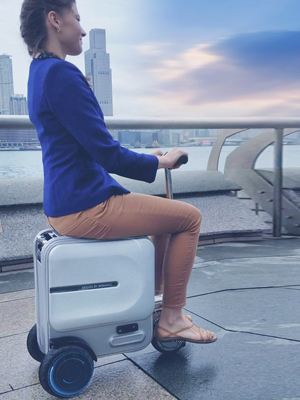 Airwheel SE3 fully functional drag-along suitcase